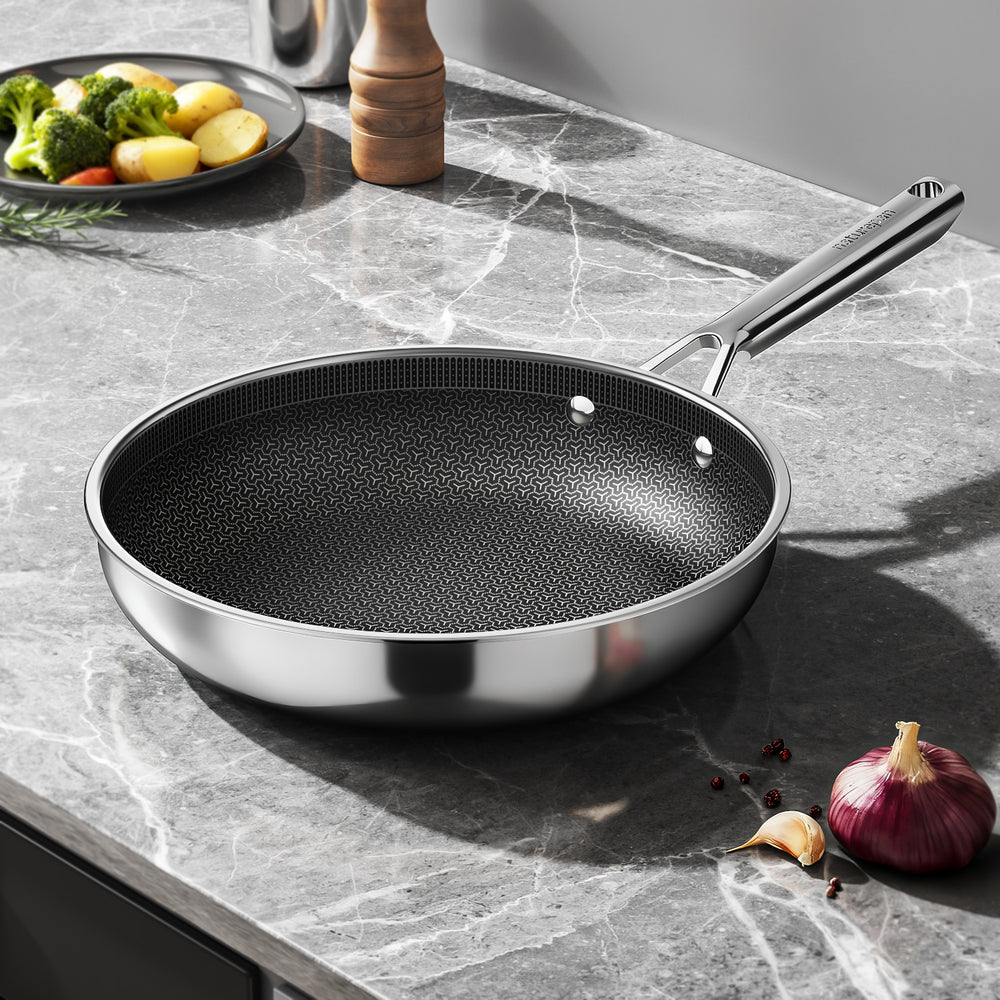 Edelstahl-Keramik-Antihaftpfanne Szenebild